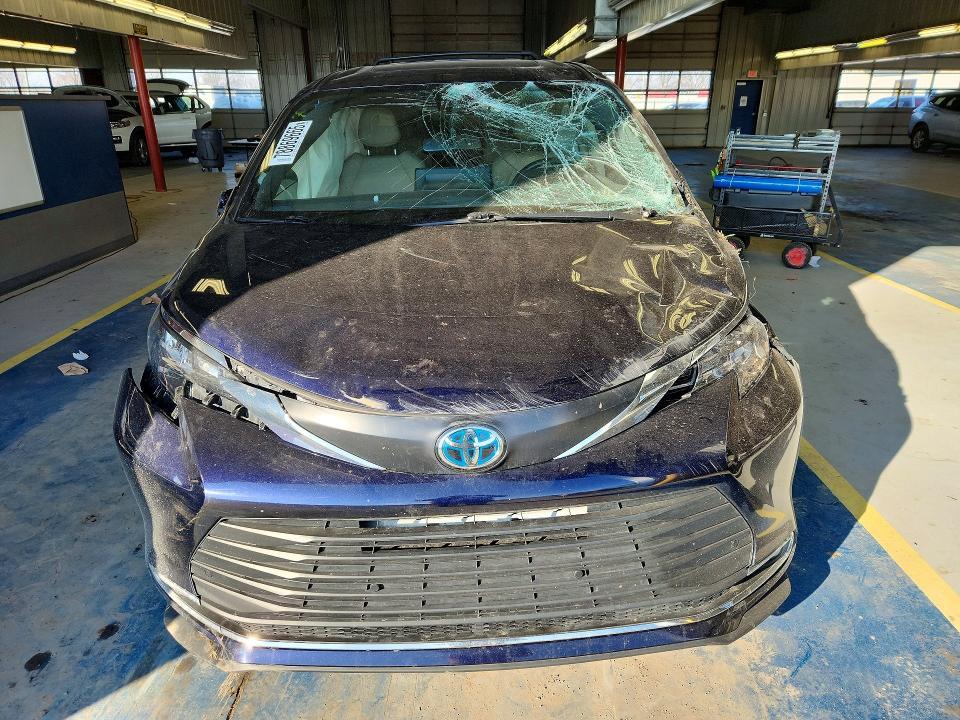 2024 Toyota Sienna xle 7-passenger
