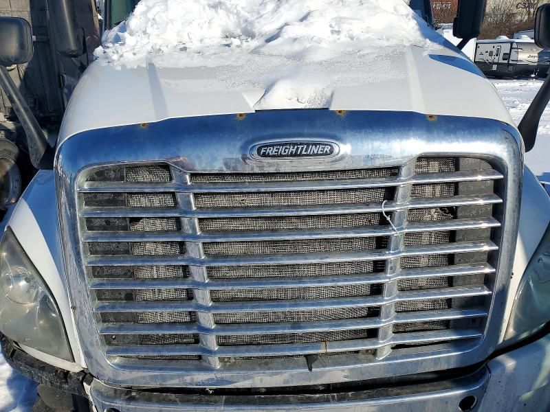 2013 Freightliner Cascadia Semi Truck