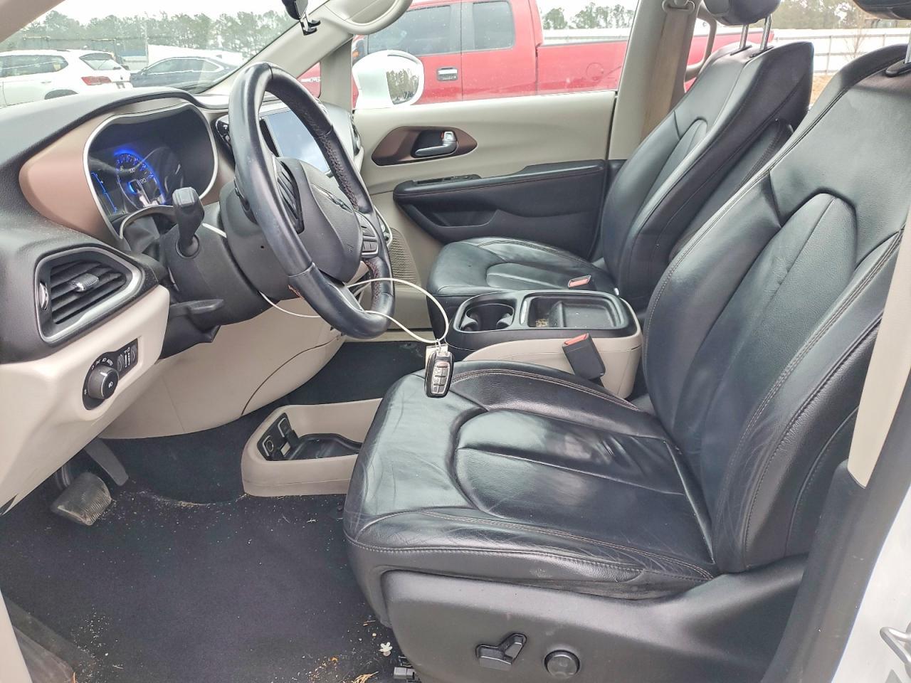 2017 Chrysler Pacifica Touring l
