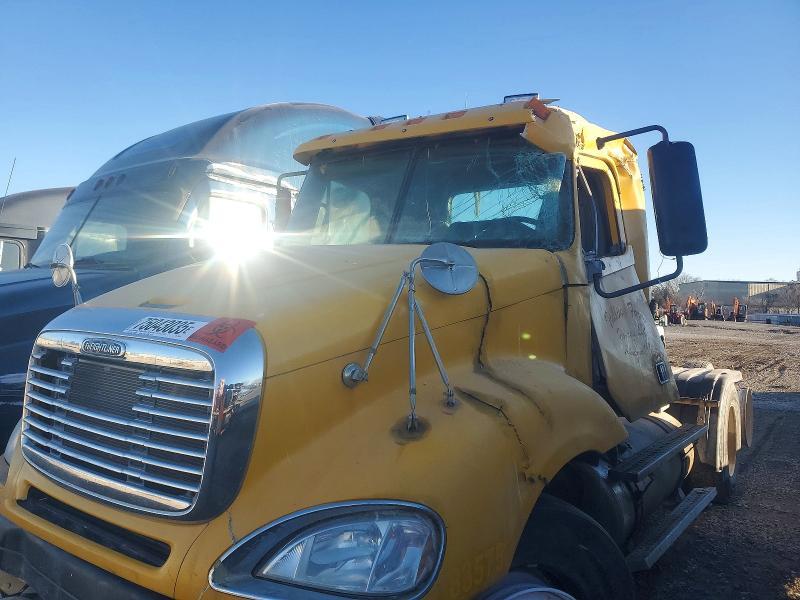 2004 Freigliner 2004 Freightliner Convention Semi Truck