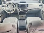 2014 Toyota Sienna le 8-passenger