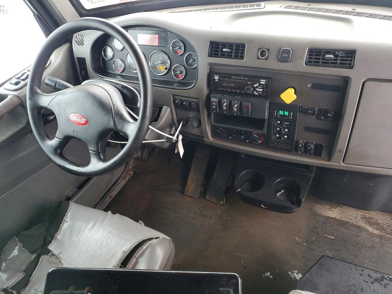 2016 Peterbilt 337 BOX Truck
