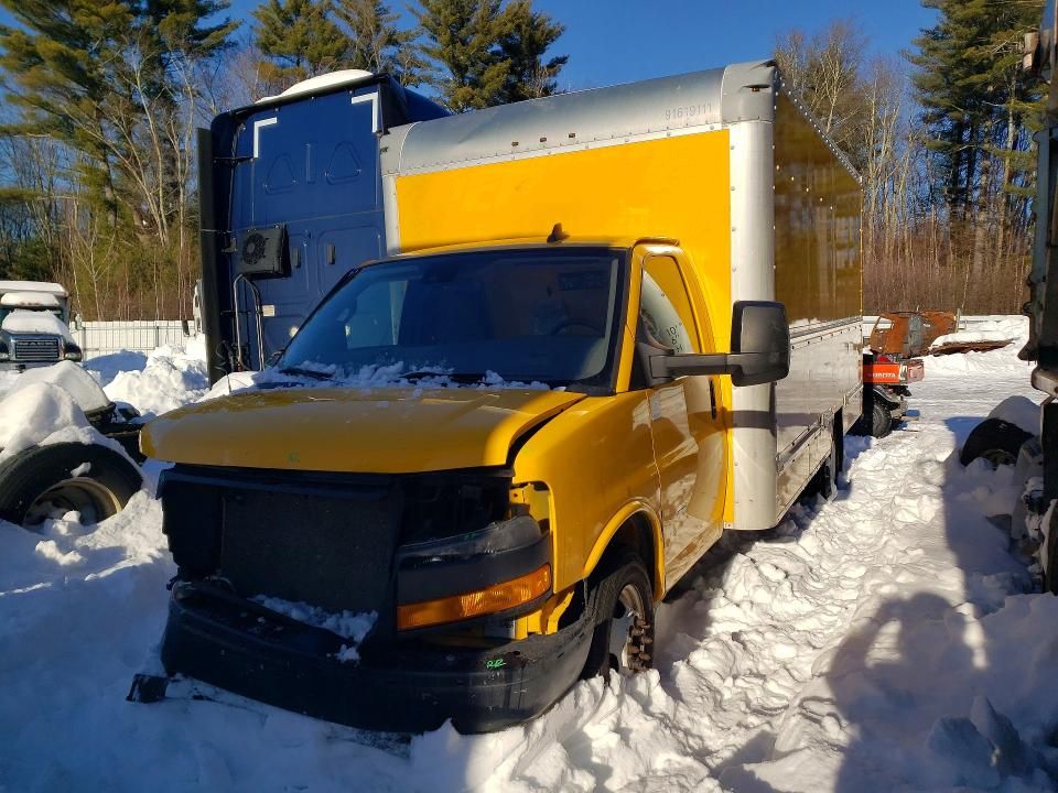 2021 GMC Savana Cut-box Truck