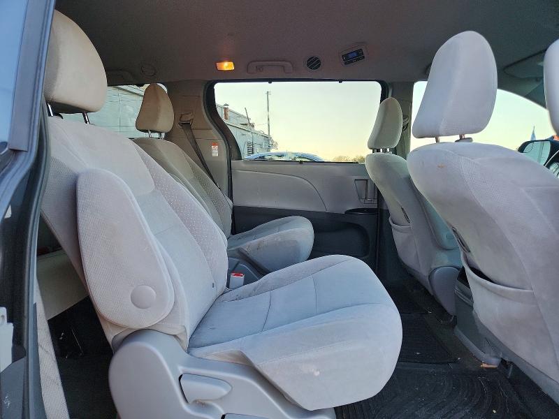 2016 Toyota Sienna le