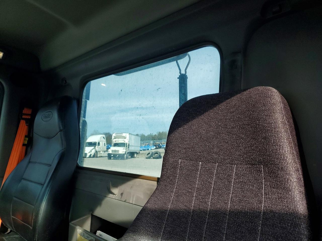 2019 Peterbilt 579-Semi Truck