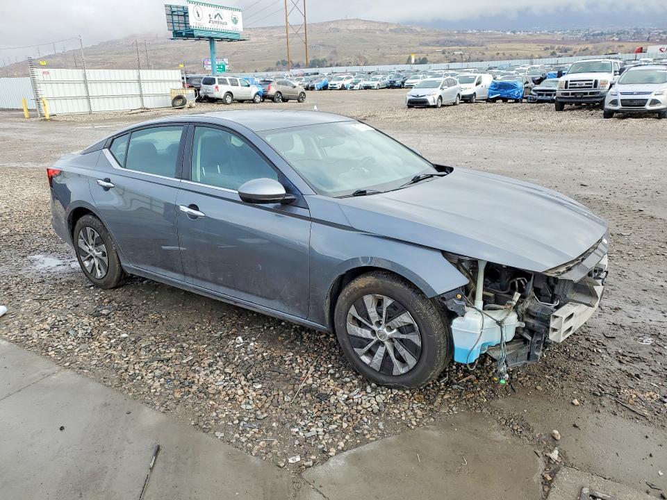 2019 Niss Altima s