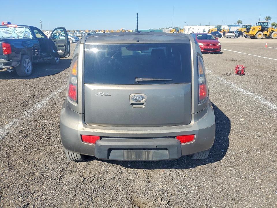 2010 KIA Soul +