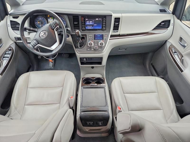 2020 Toyota Sienna xle