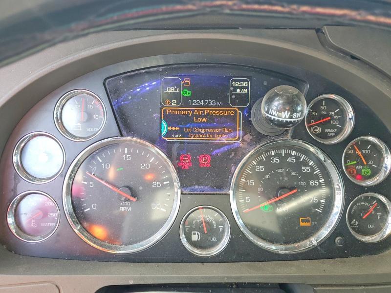 2015 Kenworth T680 Semi Truck