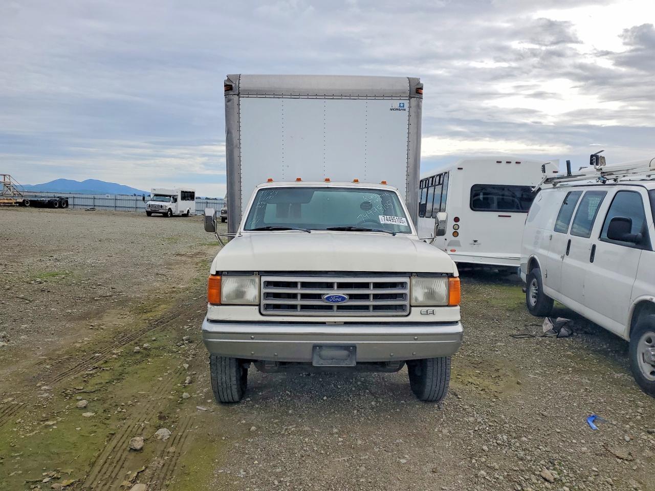 1990 Ford F Super Duty BOX Truck