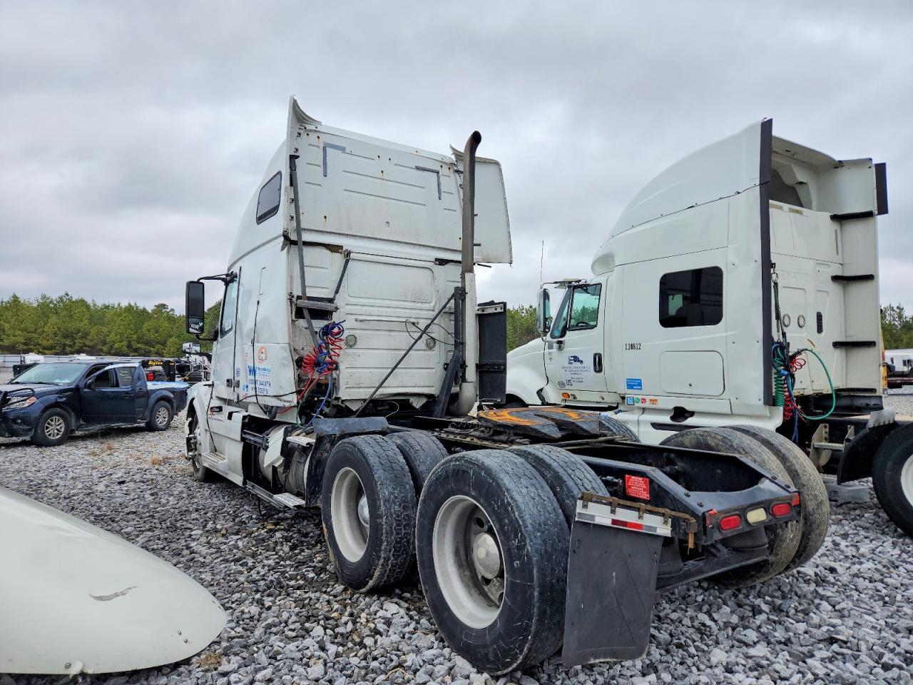 2014 Volvo VNL Semi Truck