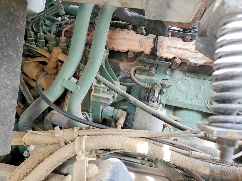 2003 Volvo Xpeditor wx Roll-off Container Truck