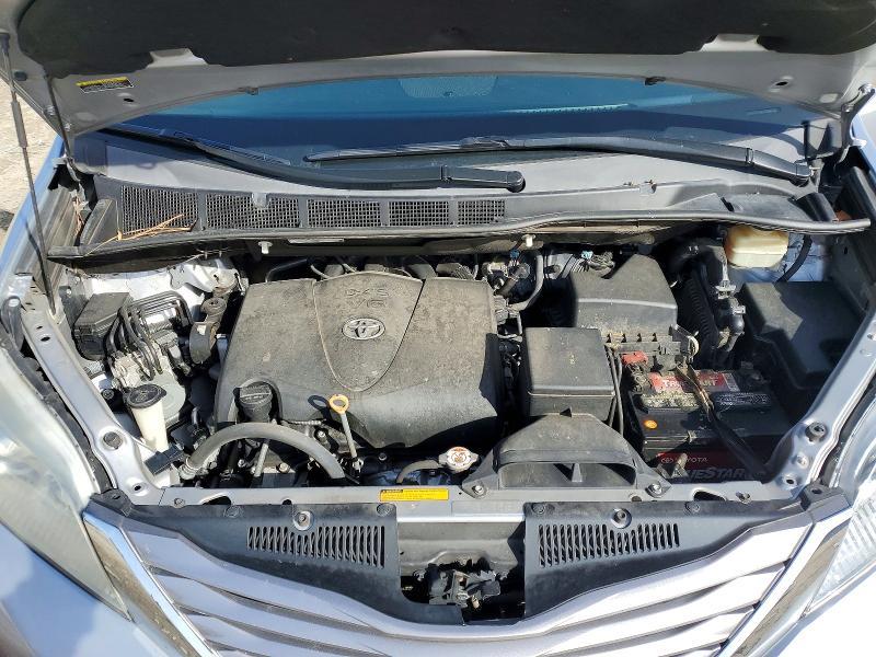 2017 Toyota Sienna xle Premium 8-passenger