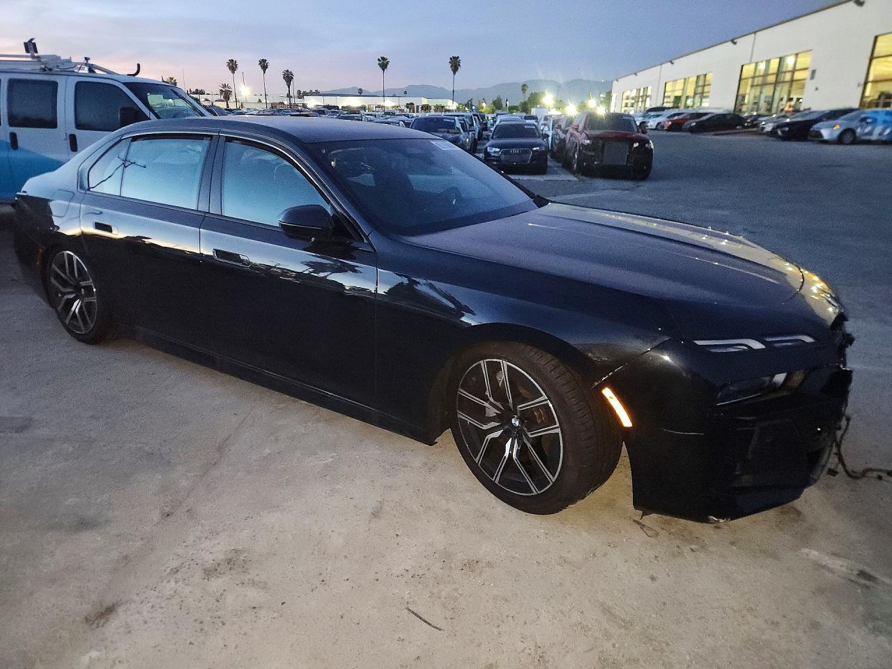 2025 BMW 740 xi