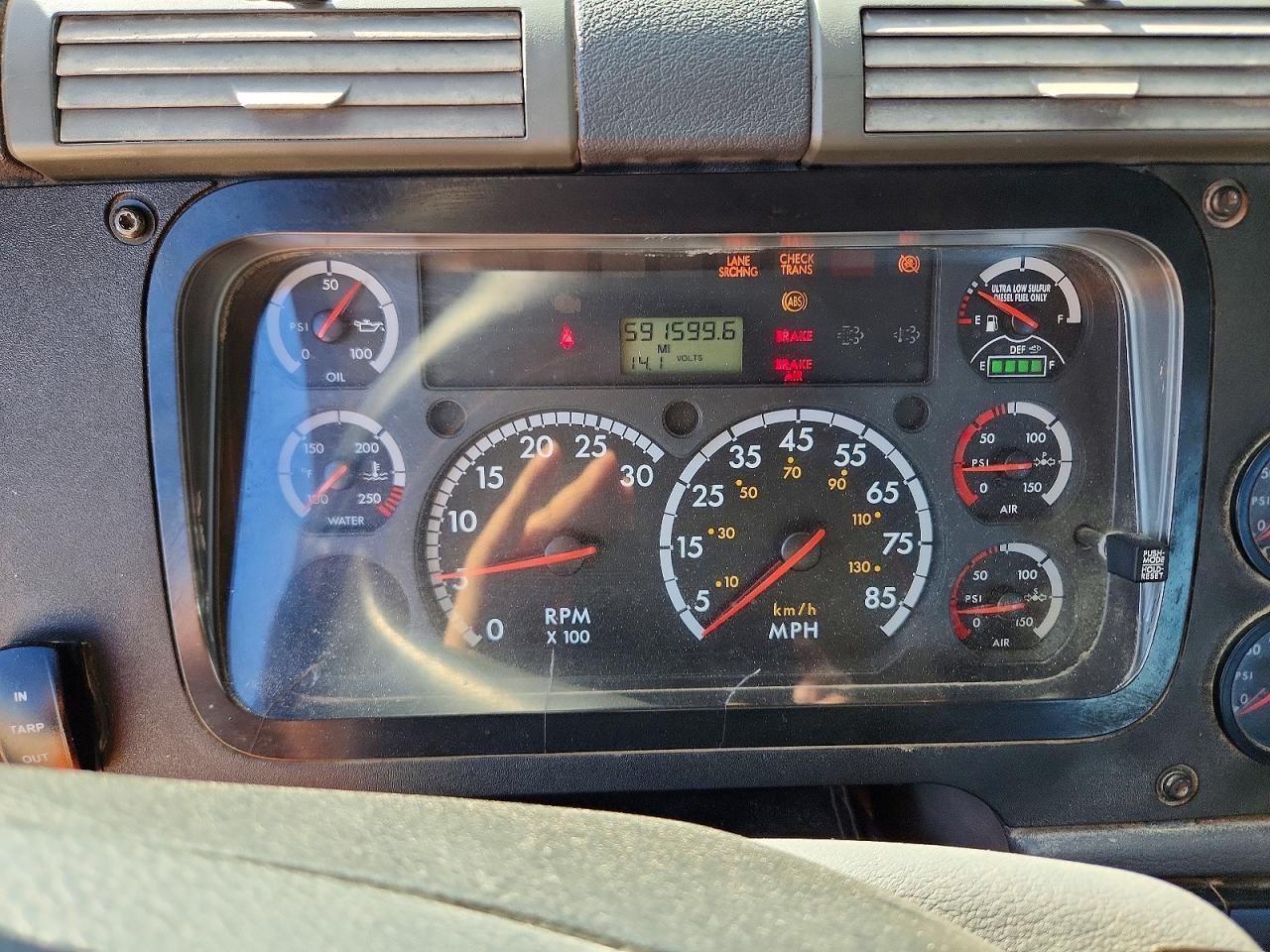 2016 Freightliner Cascadia 1-Semi Truck