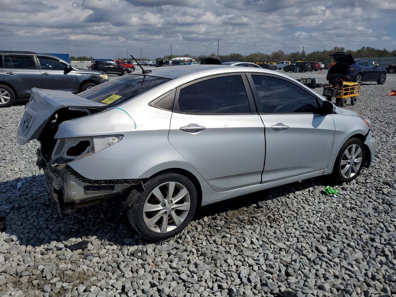 2012 Hyundai Accent gls