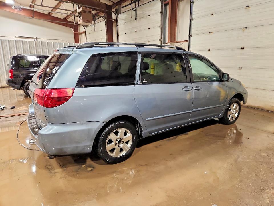 2005 Toyota Sienna le 7 Passenger