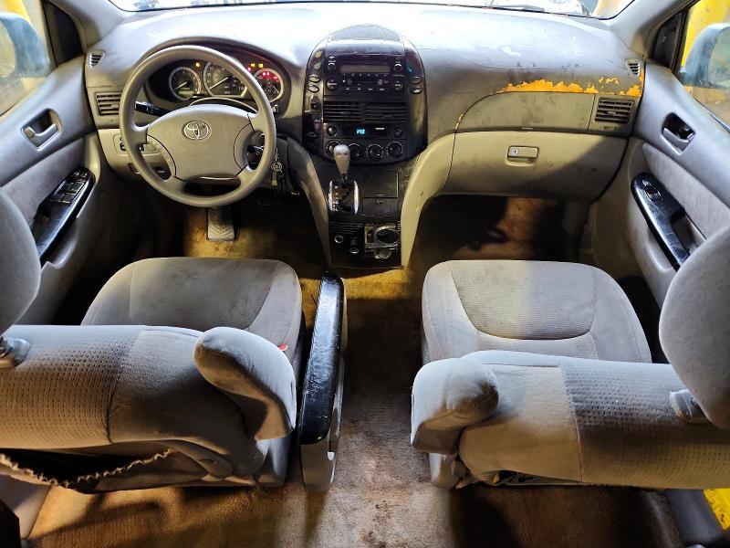2005 Toyota Sienna le 7 Passenger