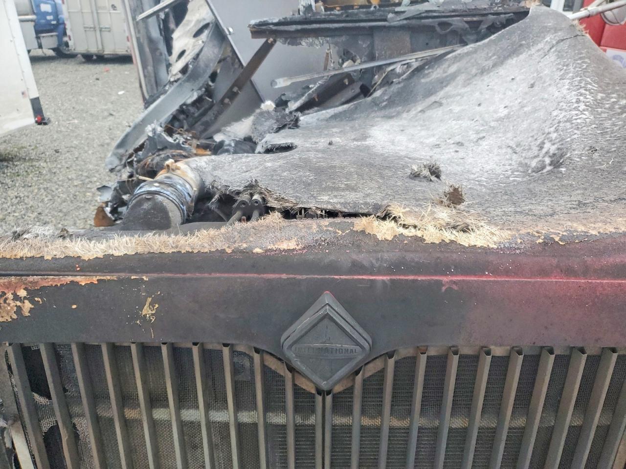 2005 International 9200I Semi Truck