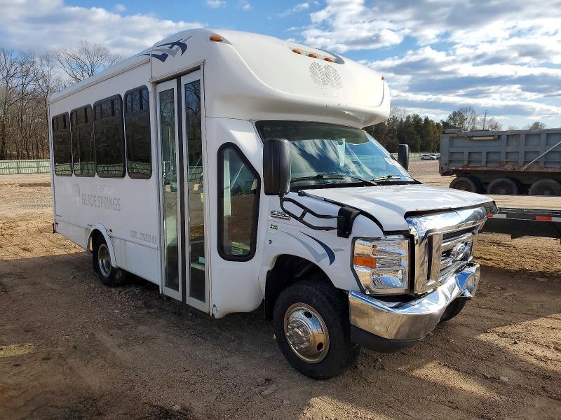 2015 Ford Econoline E350 Super Duty Cutaway Van