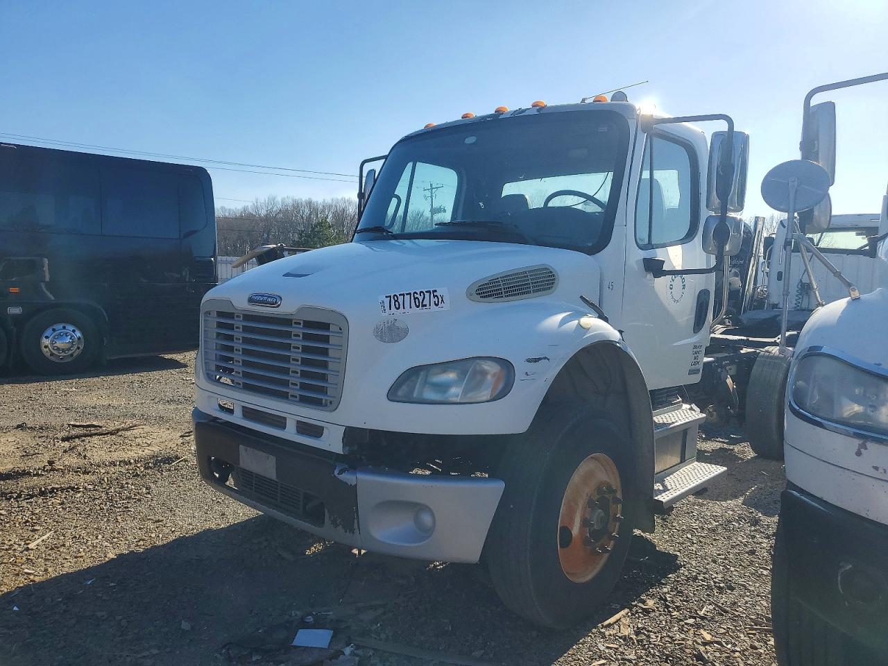 2010 Freigliner 2010 Freightliner Business Class M2 Semi Truck