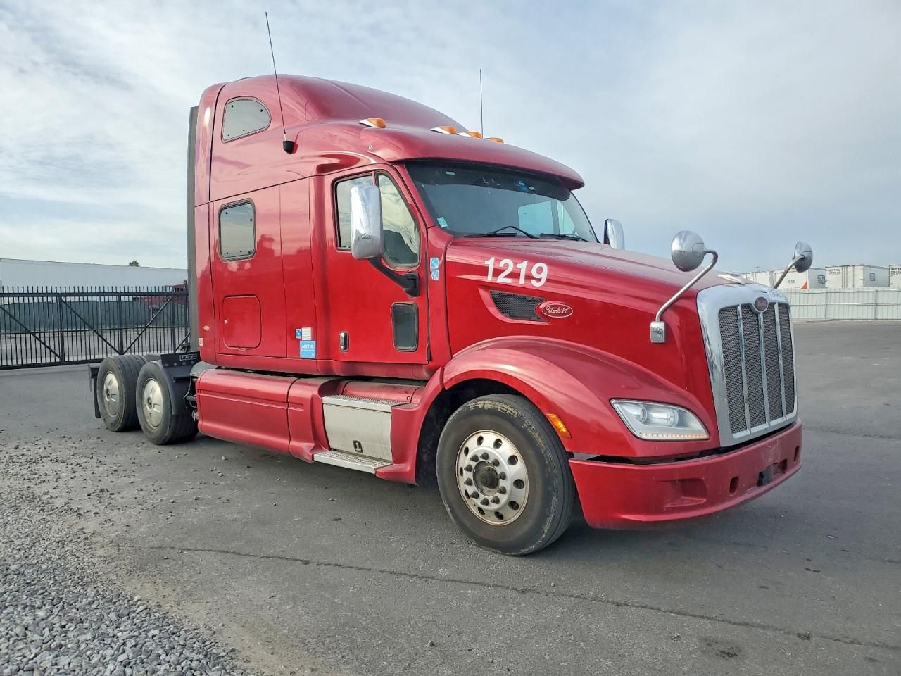 2017 Peterbilt 589 Semi Truck