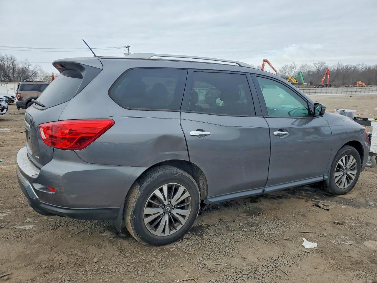 2017 Nissan Pathfinder s
