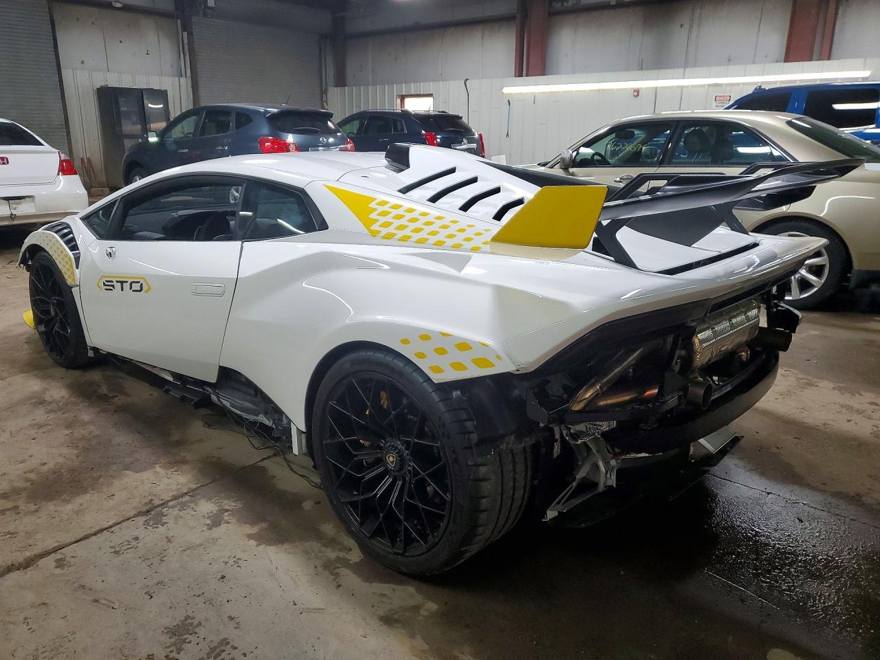 2022 Lamborghini Huracan sto