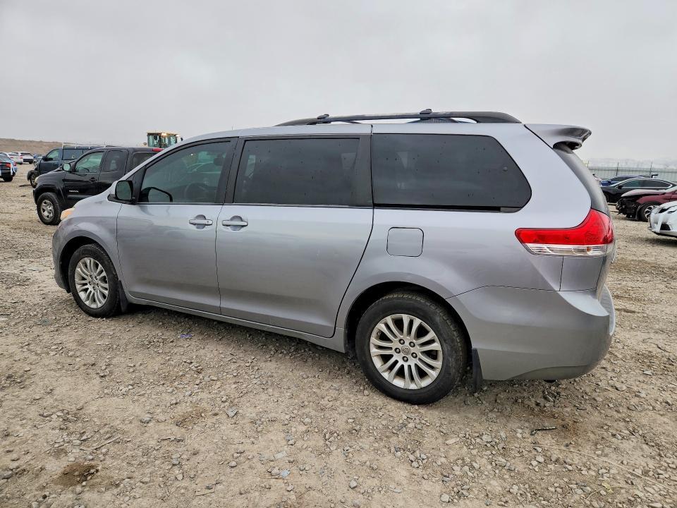 2011 Toyota Sienna le 7-passenger