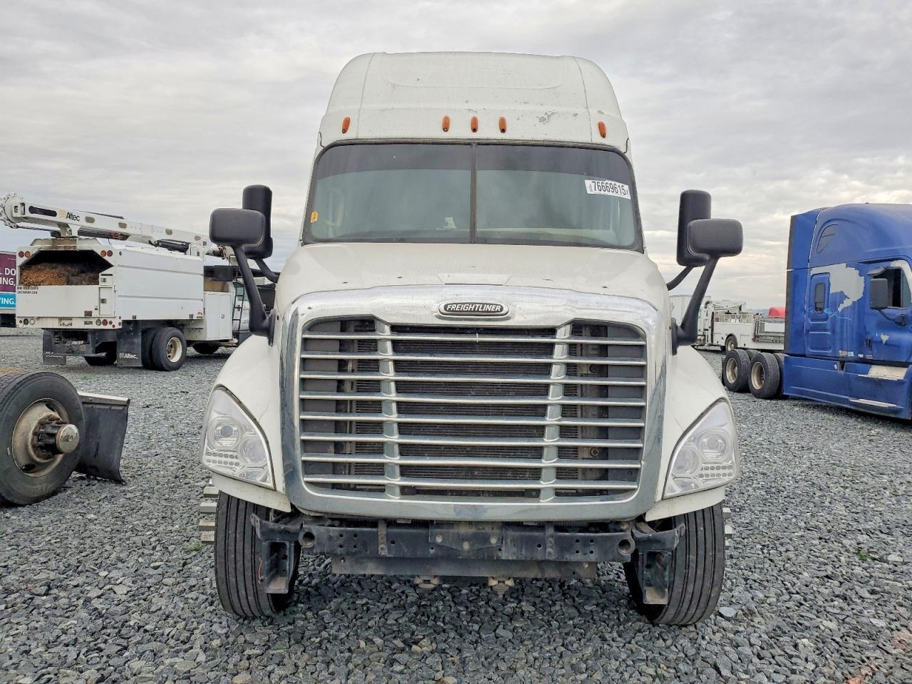 2017 Freightliner Cascadia 125 Semi Truck