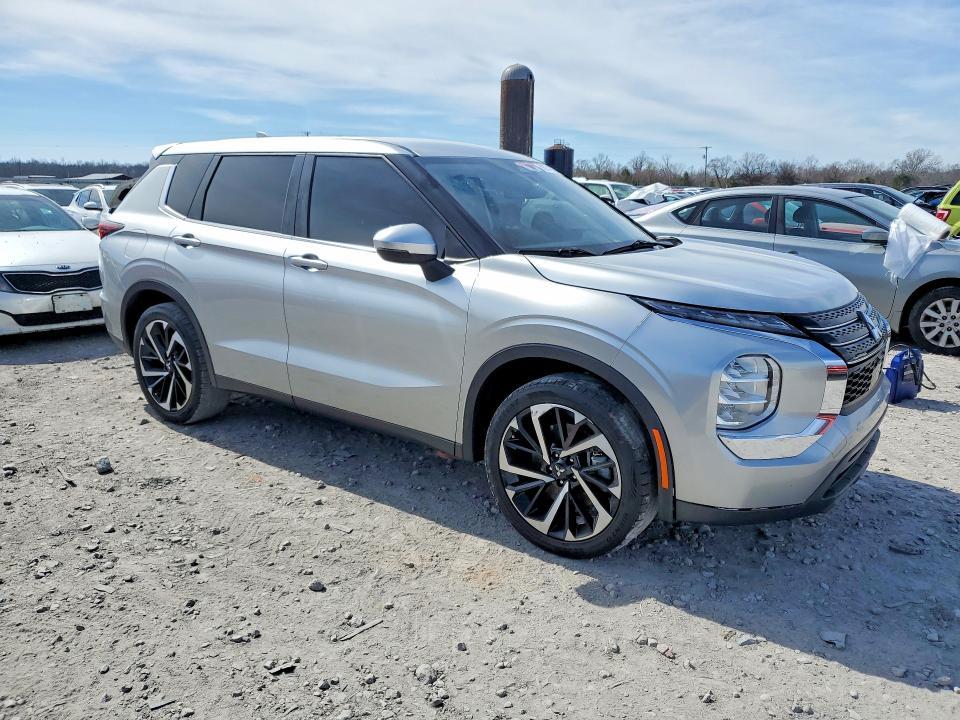2022 Mitsubishi Outlander es
