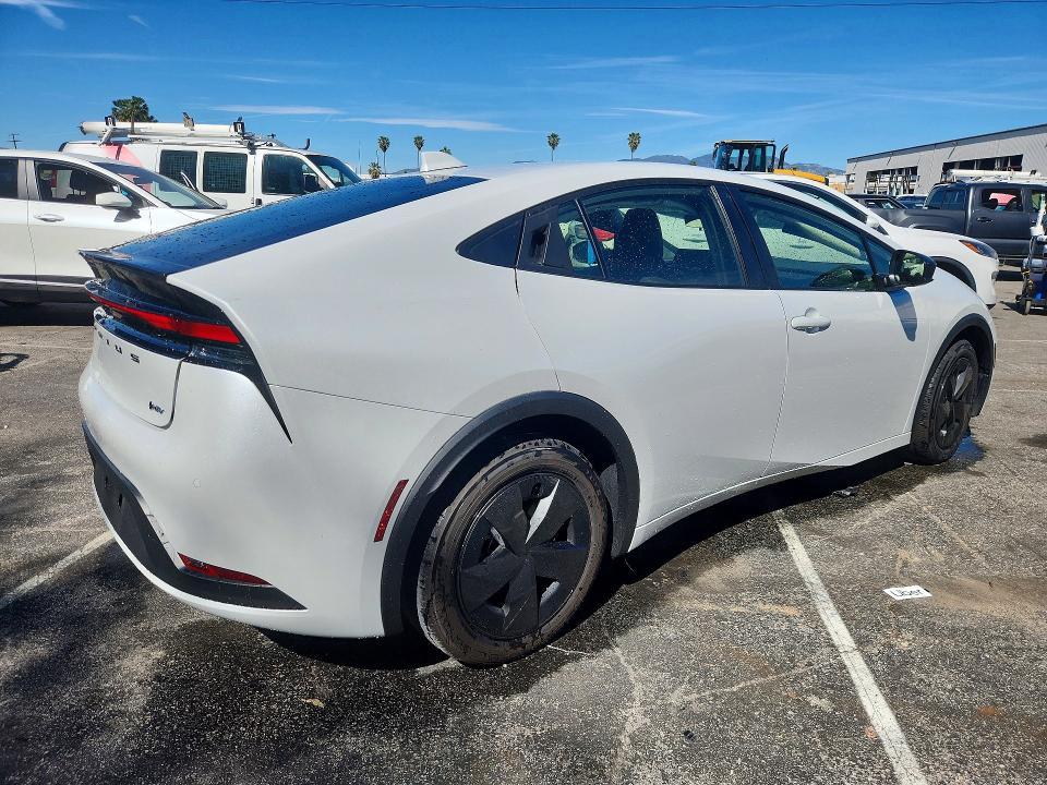 2025 Toyota Prius le