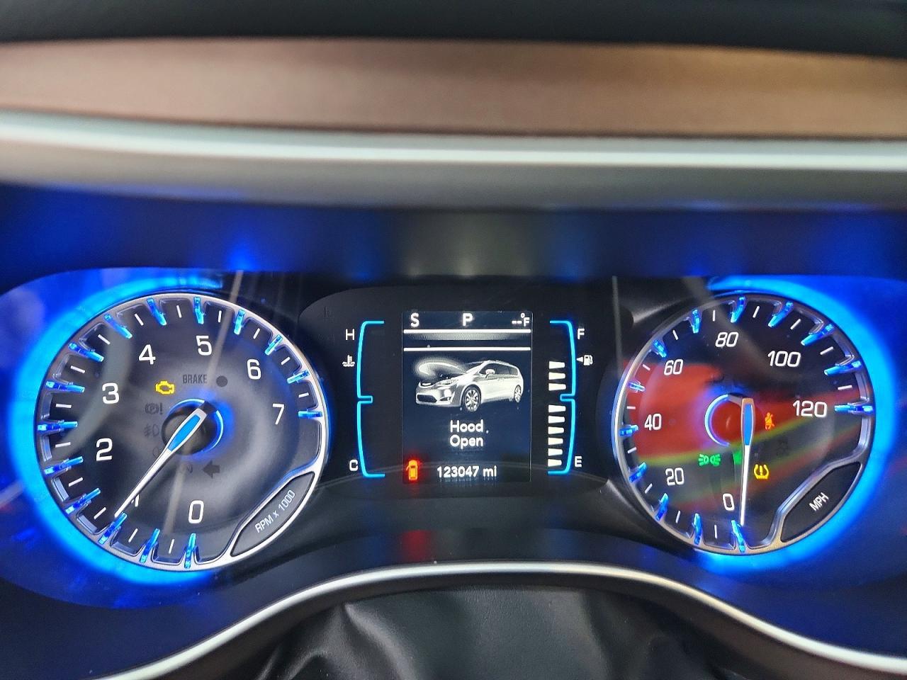 2017 Chrysler Pacifica Touring l