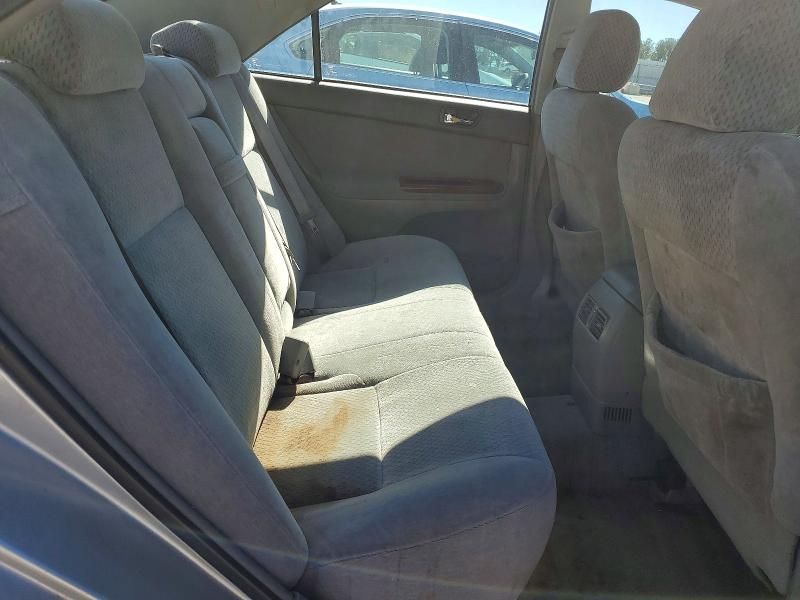 2004 Toyota Camry le