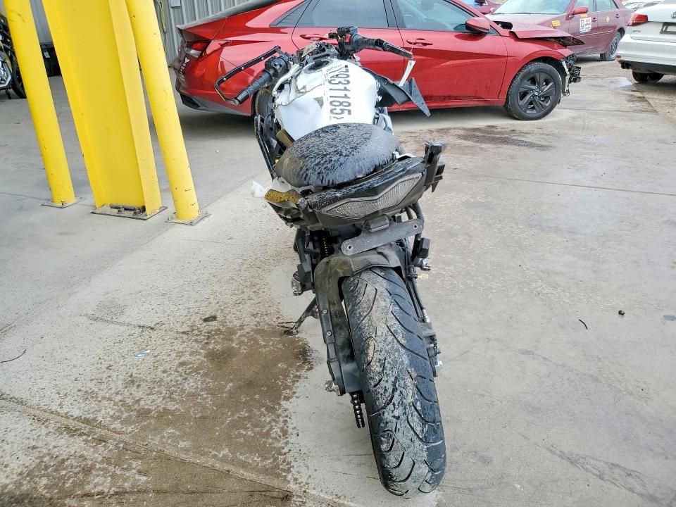 2015 Kawasaki Kle650 f