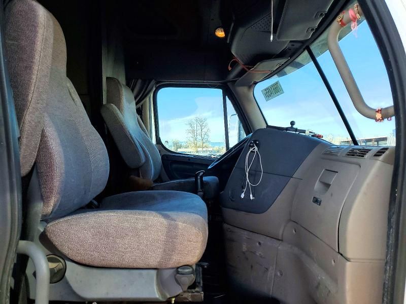 2012 Freightliner Cascadia 1-truck cab and Chassis