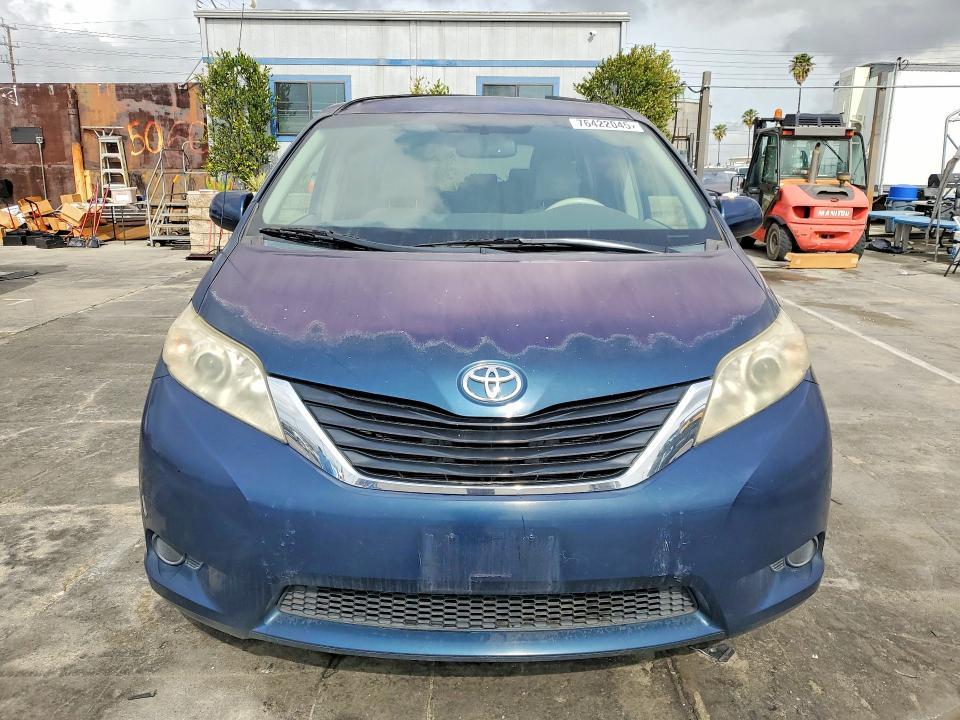 2012 Toyota Sienna le