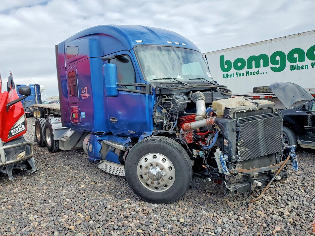 2016 Kenworth T400 Semi Truck