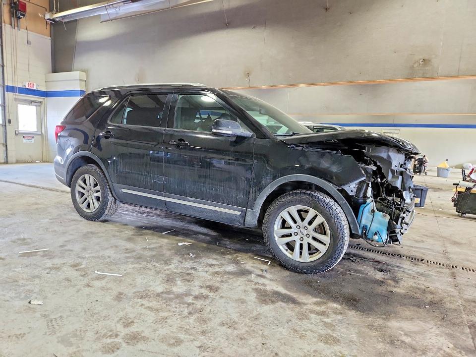 2018 Ford Explorer x