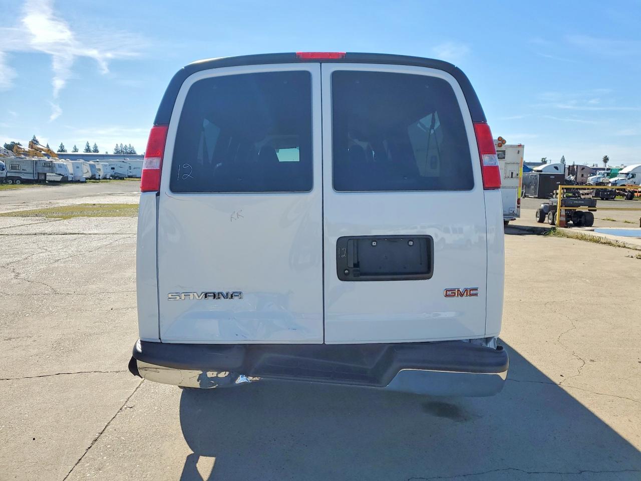 2025 GMC Savana G3500 LT