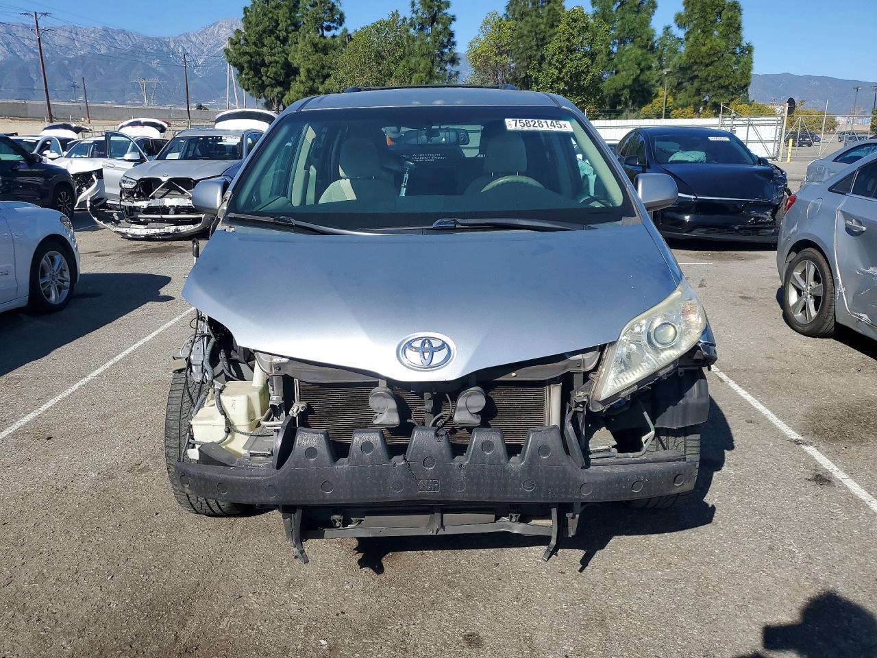 2013 Toyota Sienna le