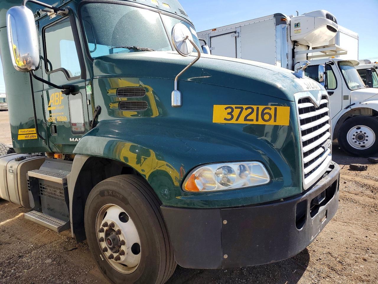 2018 Mack CX612 Semi Truck