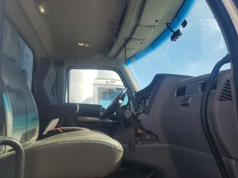 2016 Kenworth T680 Semi Truck