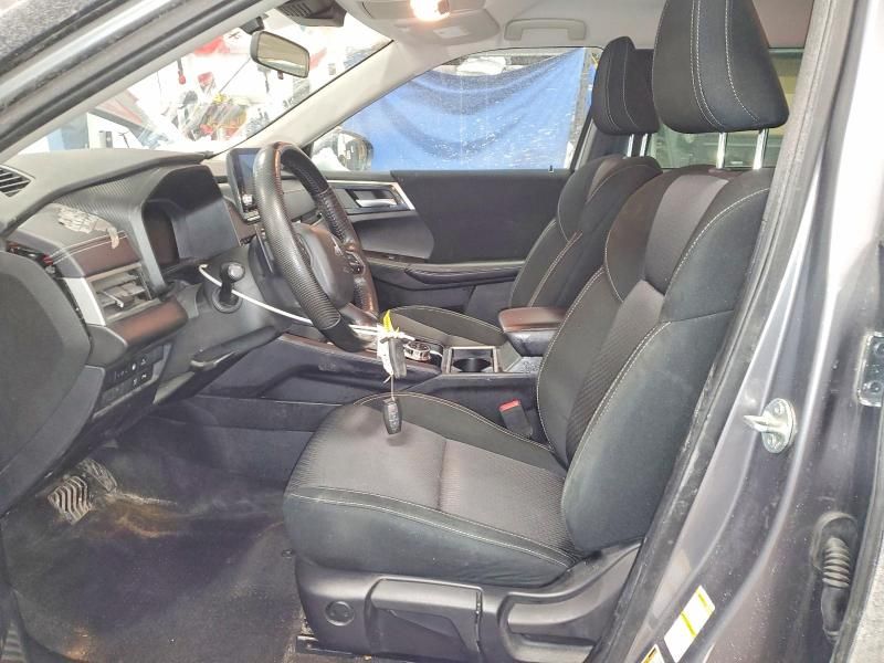 2023 Mitsubishi Outlander es