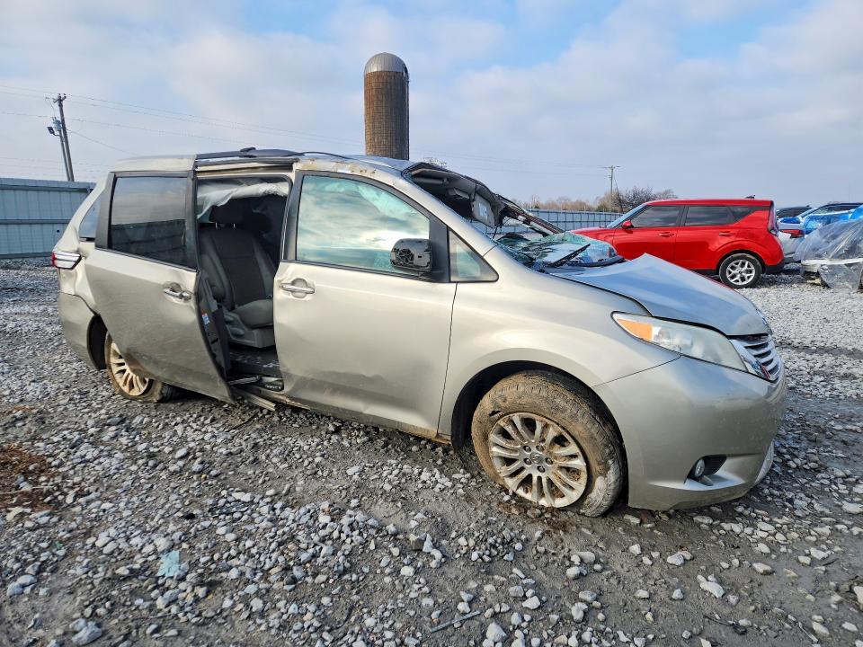 2016 Toyota Sienna xle