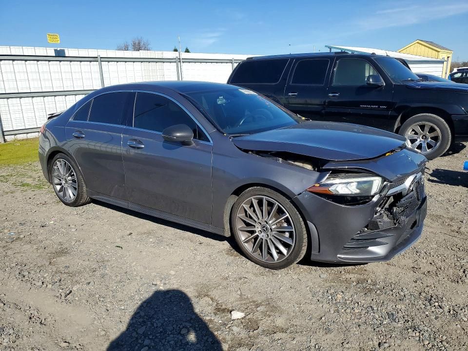 2021 Mercedes-Benz A 220