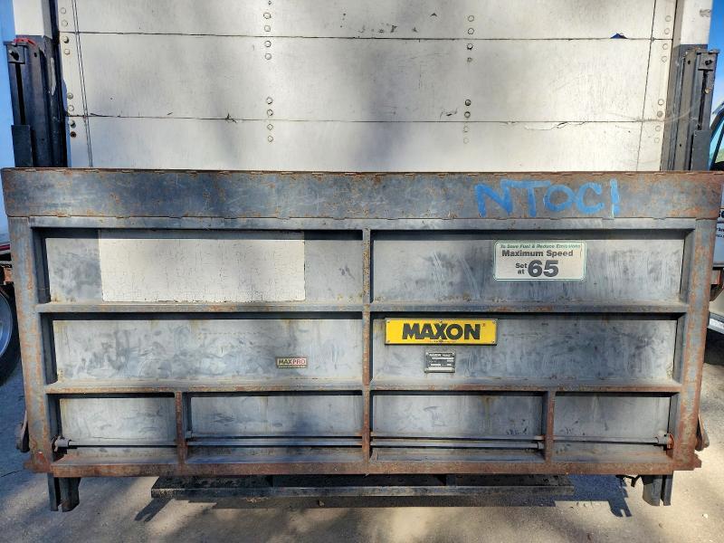 2011 Isuzu Npr hd box Truck