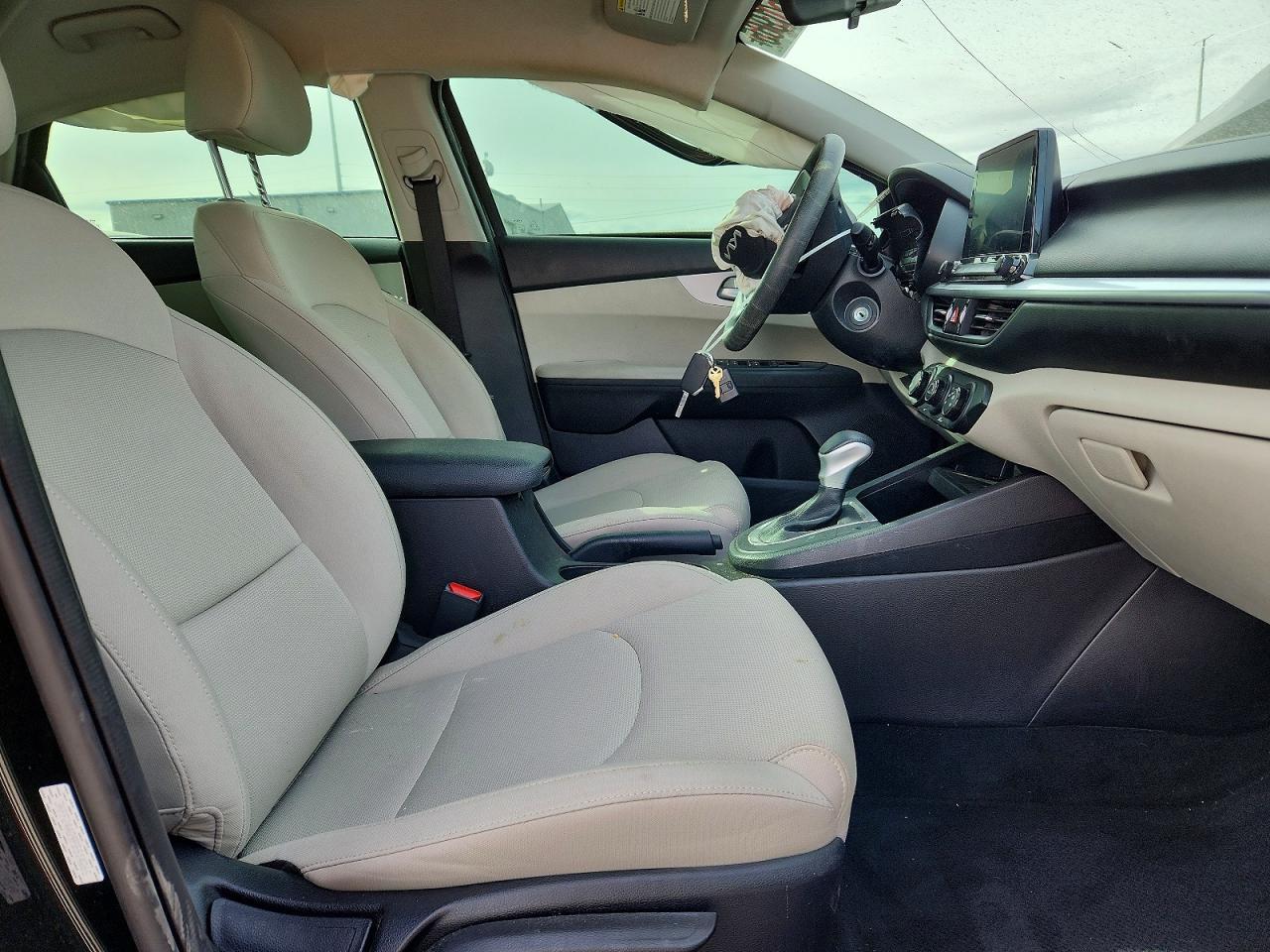2023 KIA Forte lx