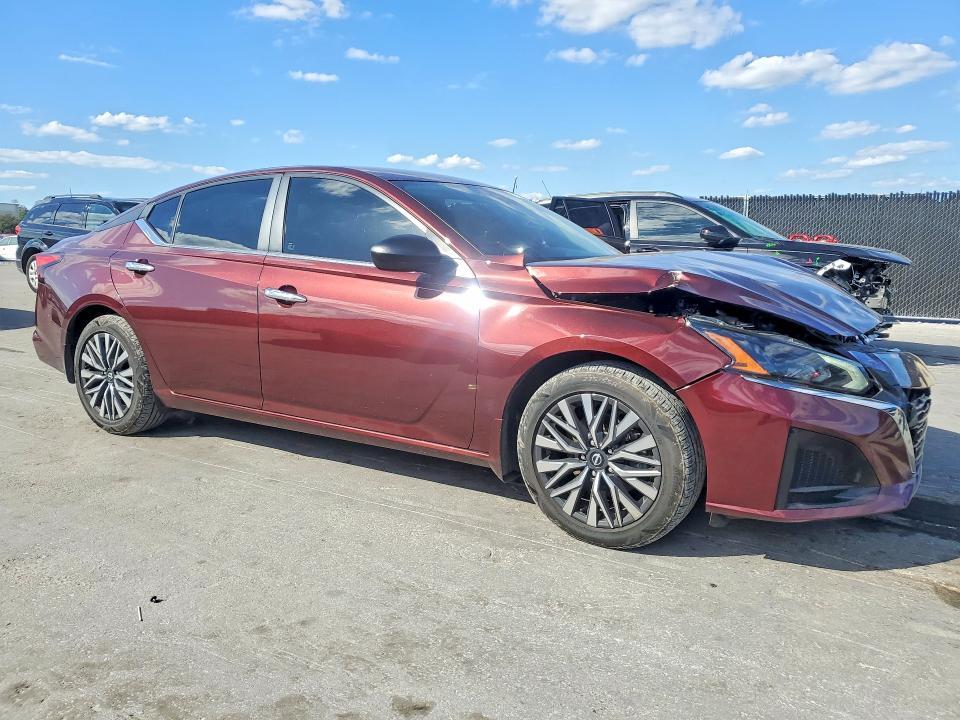 2024 Nissan Altima sv
