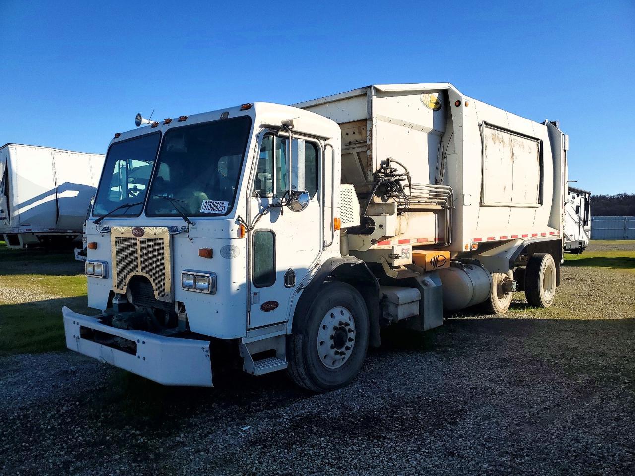 2009 Peterbilt Tractor 2009 Peterbilt 320 Refuse Truck
